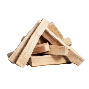 Leña de haya (madera dura y densa) – Alto poder calorífico